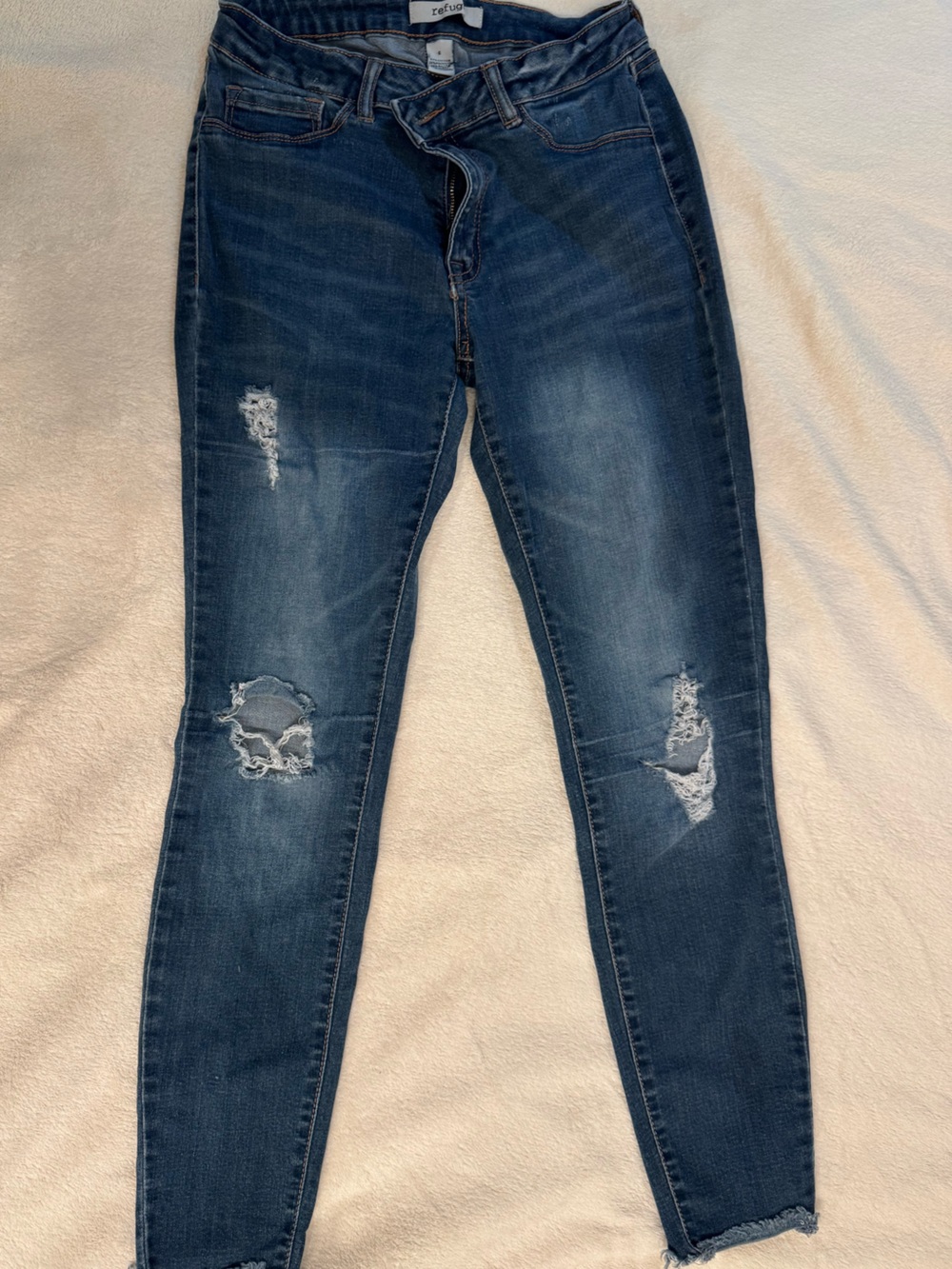 Refuge Distressed Ripped Skinny Jeans Medium Wash Size 6 Raw Hem Dark blue
